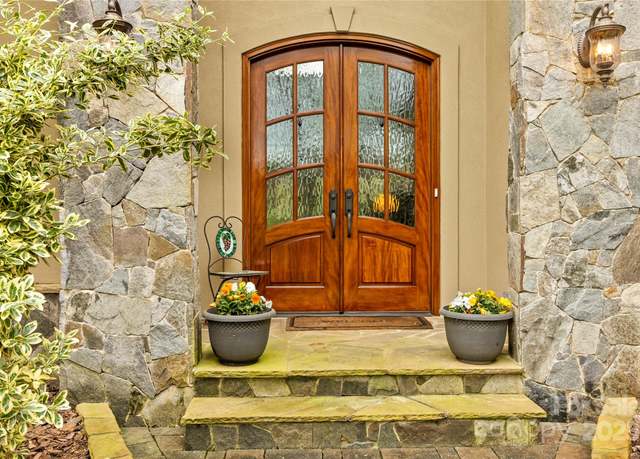 Property at 19040 Mary Ardrey Cir, Cornelius, NC 28031, 5 beds, 6 baths
