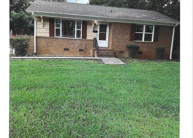 Property at 2831 Denview Ln, Charlotte, NC 28208, 3 beds, 1 bath