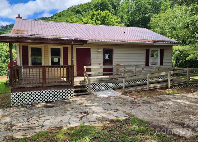 Property at 803 Sam Eller Rd, Elk Park, NC 28622, 3 beds, 1.5 baths