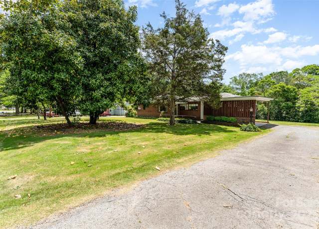 Property at 1102 E 13th St, Kannapolis, NC 28083, 3 beds, 1.5 baths