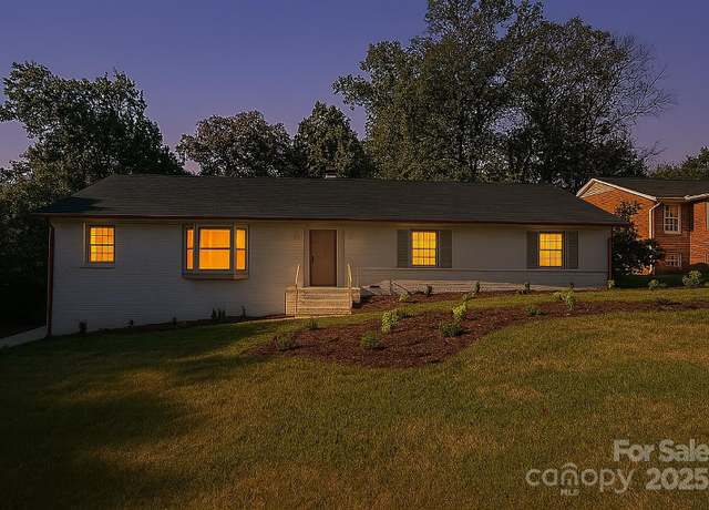 Property at 710 Peranna Pl, Charlotte, NC 28211, 4 beds, 4 baths