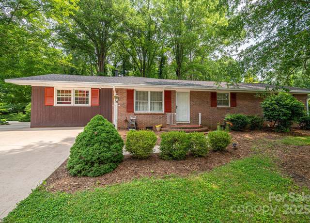 Property at 3120 7th Street Dr NE, Hickory, NC 28601, 3 beds, 2 baths