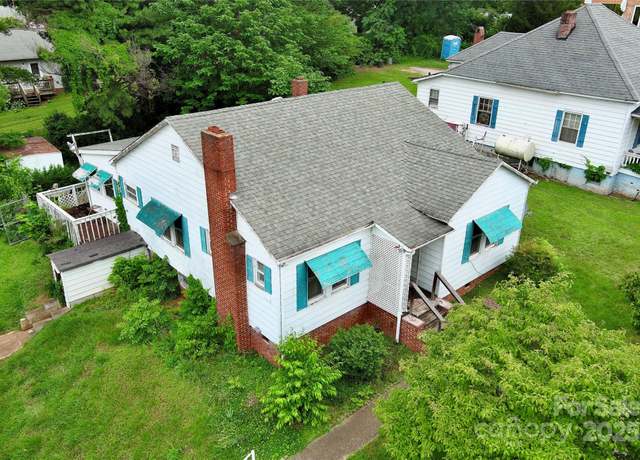 Property at 61 Perry St, Marion, NC 28752, 2 beds, 1 bath