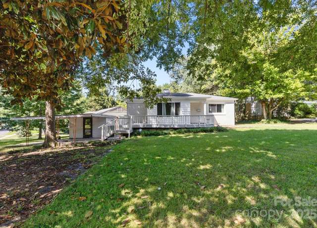 Property at 552 E Woodlawn Rd, Charlotte, NC 28209, 2 beds, 1 bath