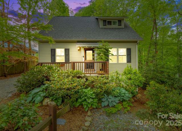 Property at 102 Altamahaw Ave, Black Mountain, NC 28711, 2 beds, 2.5 baths