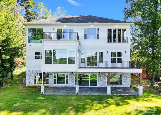 Property at 124 Clipper Ln, Mooresville, NC 28117, 3 beds, 4.5 baths