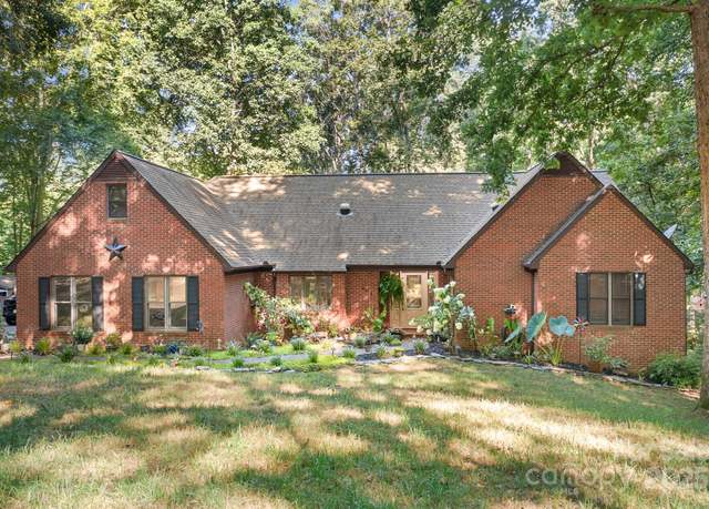 Property at 408 Florence Cir, Statesville, NC 28625, 3 beds, 2 baths