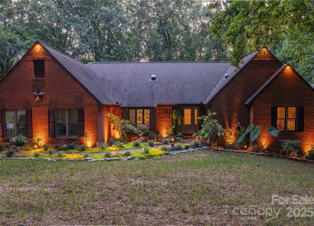 Property at 408 Florence Cir, Statesville, NC 28625, 3 beds, 2 baths