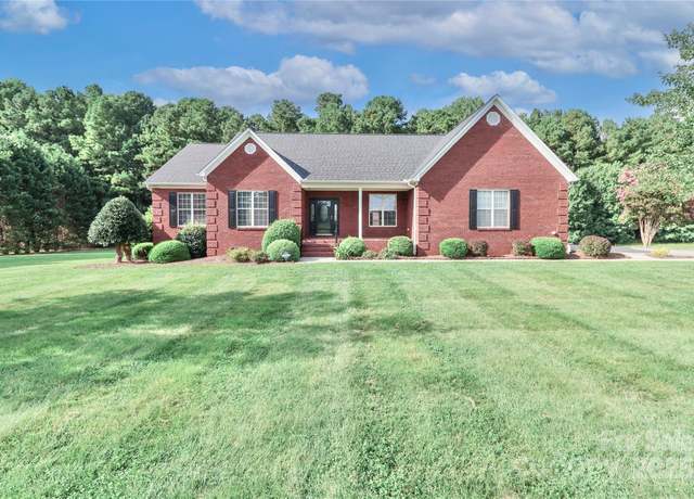 Property at 1384 Old Mountain Rd, Statesville, NC 28677, 3 beds, 2 baths