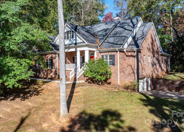 Property at 4100 Rainbow Hills Dr, Hickory, NC 28602, 3 beds, 3 baths