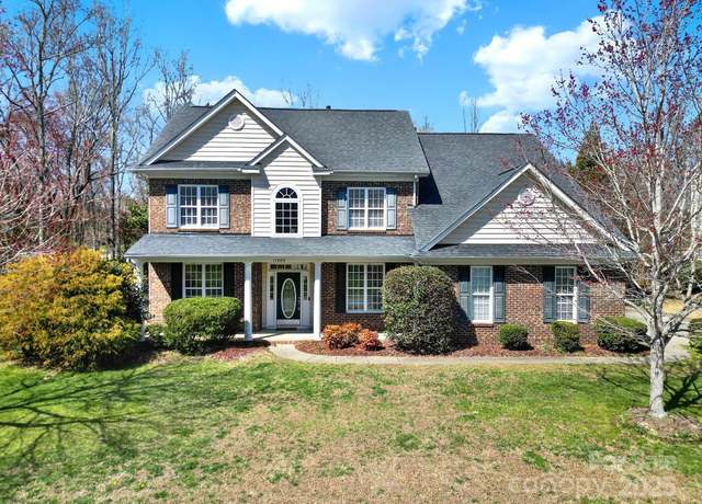 Property at 11000 King George Ln, Waxhaw, NC 28173, 5 beds, 3 baths