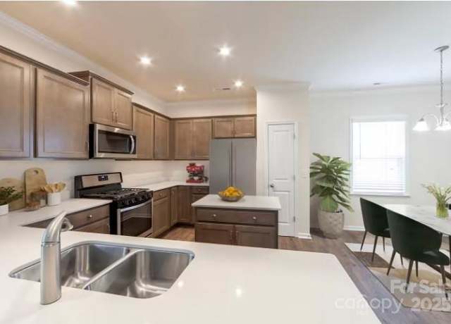 Property at 11513 Glasden Rd #521, Charlotte, NC 28278, 3 beds, 2.5 baths