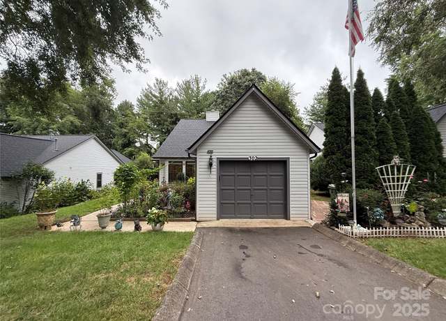 Property at 302 Oak Pl, Asheville, NC 28803, 2 beds, 2 baths