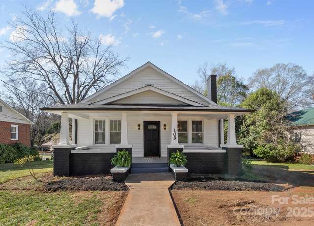 Property at 109 W D St, Newton, NC 28658, 3 beds, 1 bath