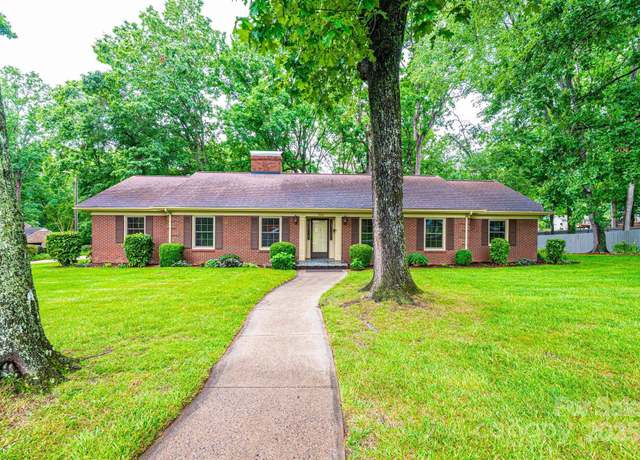 Property at 1304 5th Street Cir NW, Hickory, NC 28601, 4 beds, 2.5 baths