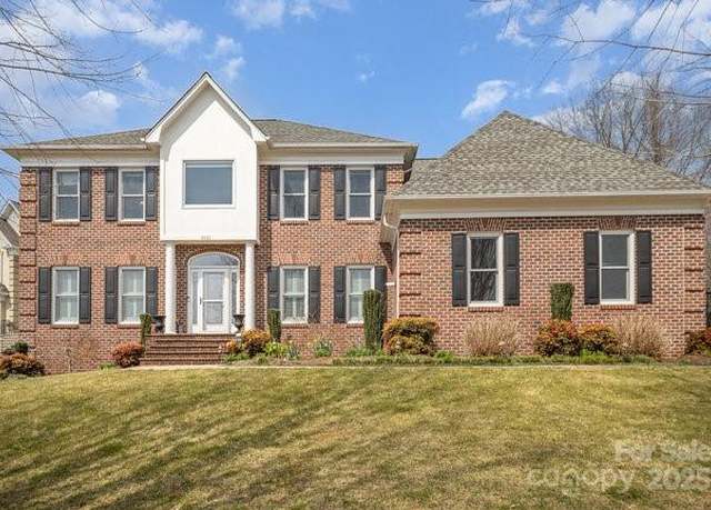 Property at 4421 3rd St NW, Hickory, NC 28601, 5 beds, 4 baths