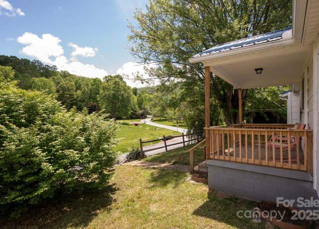 Property at 1022 Phipps Creek Rd, Burnsville, NC 28714, 3 beds, 2 baths
