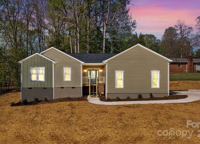 Property at 9165 Cherokee Dr, Hickory, NC 28601, 3 beds, 2 baths