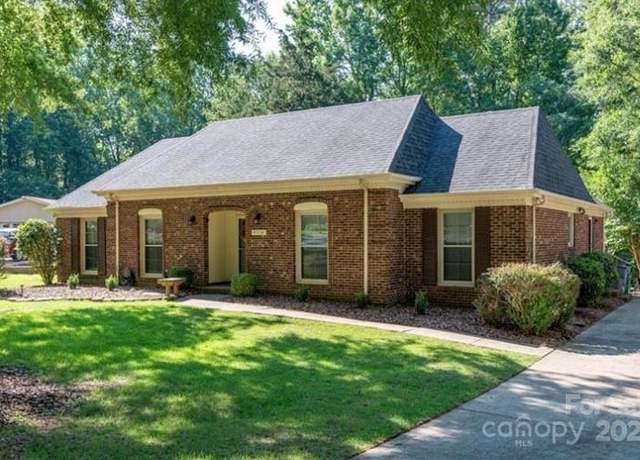 Property at 4714 Autumn Leaf Ln, Charlotte, NC 28277, 3 beds, 2 baths
