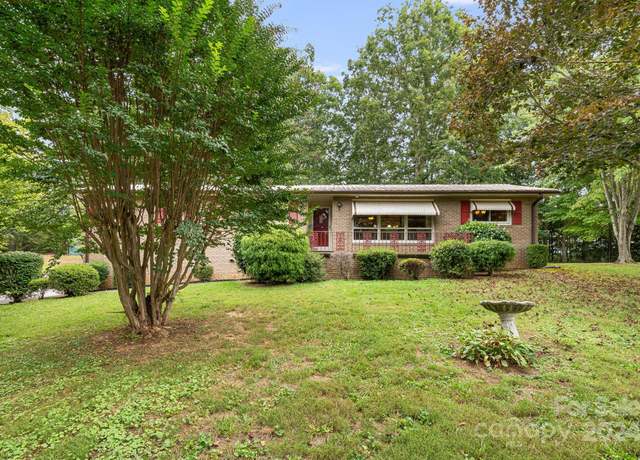 Property at 204 Reed Dr, Flat Rock, NC 28731, 3 beds, 2 baths