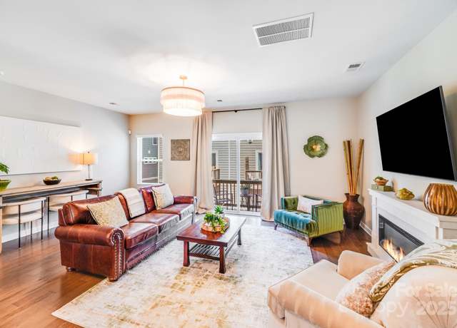 Property at 3738 Memorial Pkwy, Charlotte, NC 28278, 4 beds, 3.5 baths