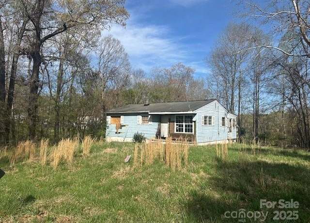 Property at 1125 Hillcrest Dr, Thomasville, NC 27360, 2 beds, 1 bath