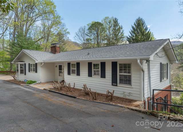 Property at 220 Ridge Rd, Waynesville, NC 28786, 4 beds, 4 baths