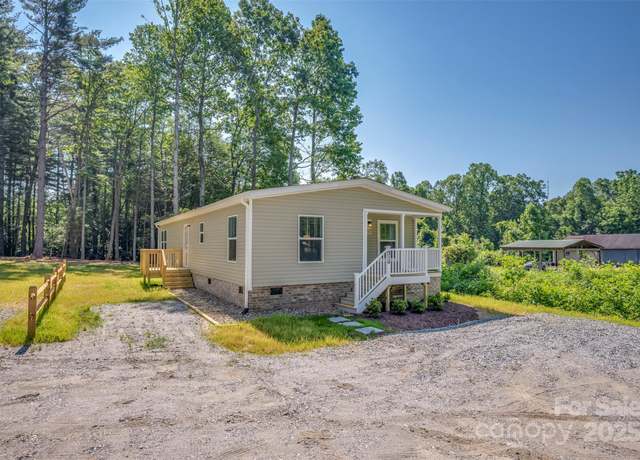 Property at 314 Mine Gap Rd, East Flat Rock, NC 28726, 3 beds, 2 baths