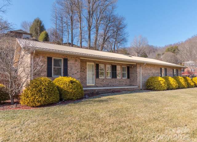 Property at 163 Gateway St, Waynesville, NC 28785, 3 beds, 2 baths