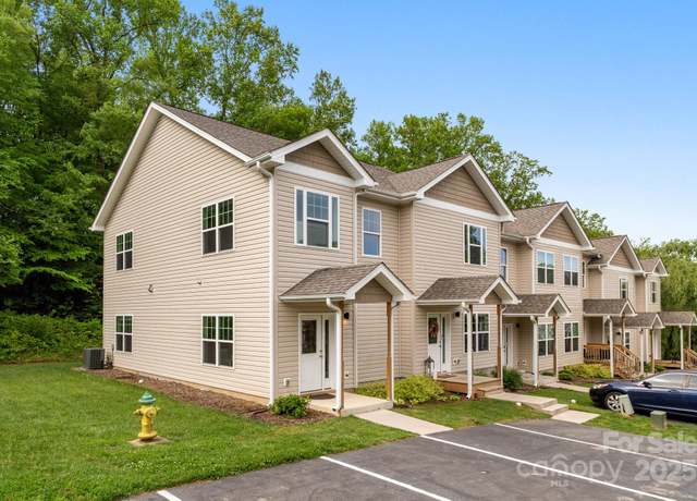 Property at 31 Cherry Laurel Ln, Swannanoa, NC 28778, 3 beds, 2 baths