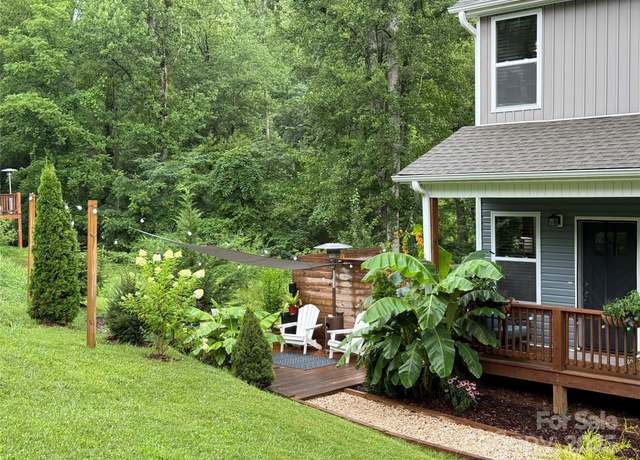 Property at 19 Shadowlawn Dr, Asheville, NC 28806, 3 beds, 2.5 baths