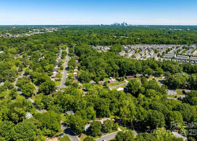 Property at 7523 Starvalley Dr, Charlotte, NC 28210, 3 beds, 2 baths