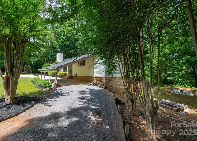 Property at 2298 Wintercrest Dr, Rock Hill, SC 29732, 4 beds, 2 baths
