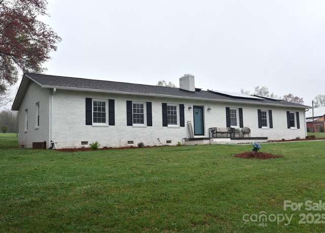 Property at 436 Old Nc 90 Hwy, Taylorsville, NC 28681, 3 beds, 2 baths