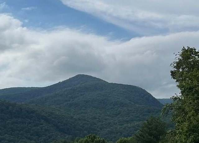 Property at 5 Old Cove Rd, Black Mountain, NC 28711, 2 beds, 2 baths