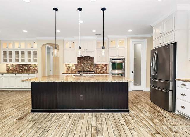 Property at 11052 Preservation Park Dr, Charlotte, NC 28214, 4 beds, 3.5 baths
