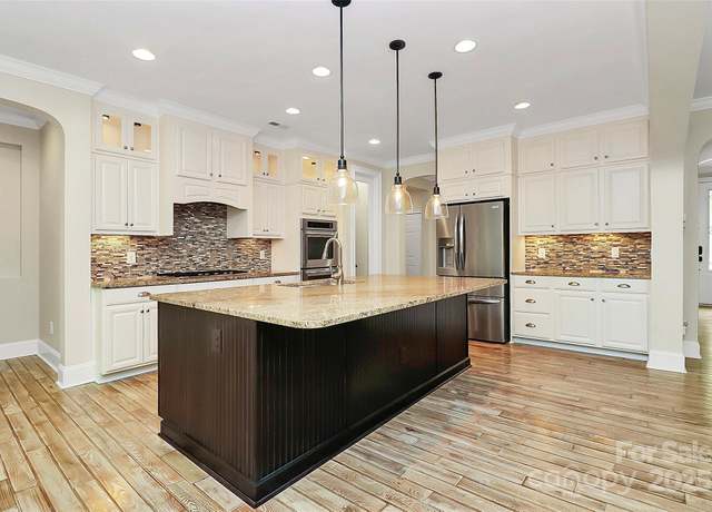 Property at 11052 Preservation Park Dr, Charlotte, NC 28214, 4 beds, 3.5 baths