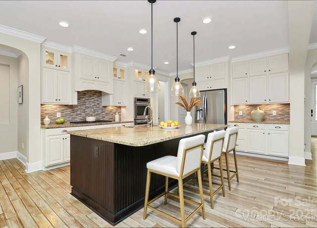 Property at 11052 Preservation Park Dr, Charlotte, NC 28214, 4 beds, 3.5 baths
