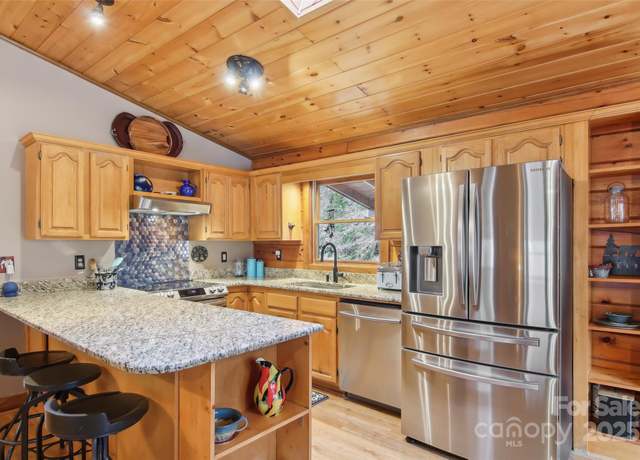 Property at 680 Creekside Dr, Maggie Valley, NC 28751, 3 beds, 3 baths