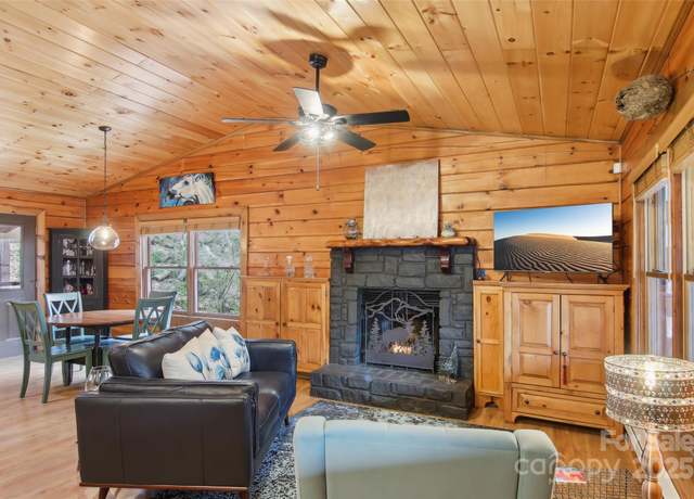 Property at 680 Creekside Dr, Maggie Valley, NC 28751, 3 beds, 3 baths