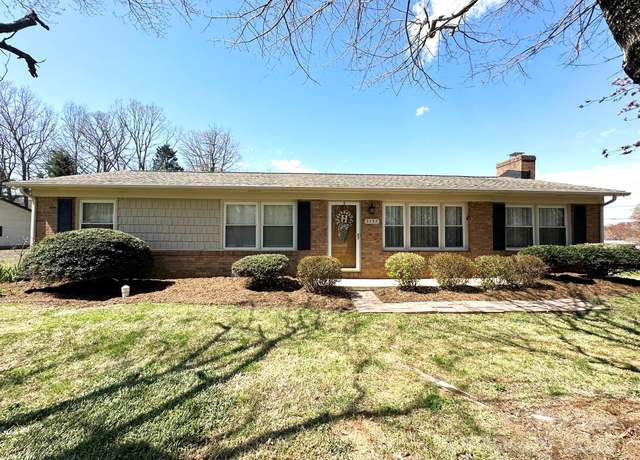 Property at 3157 28th St NE, Hickory, NC 28601, 3 beds, 1.5 baths