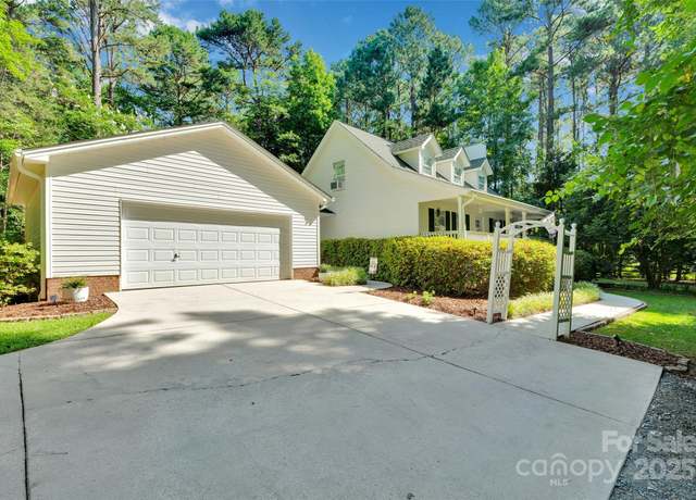 Property at 746 Peachtree Rd, Rock Hill, SC 29730, 3 beds, 2.5 baths