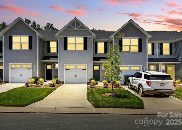 Property at 1525 39th Avenue Loop NE #4, Hickory, NC 28601, 3 beds, 2.5 baths