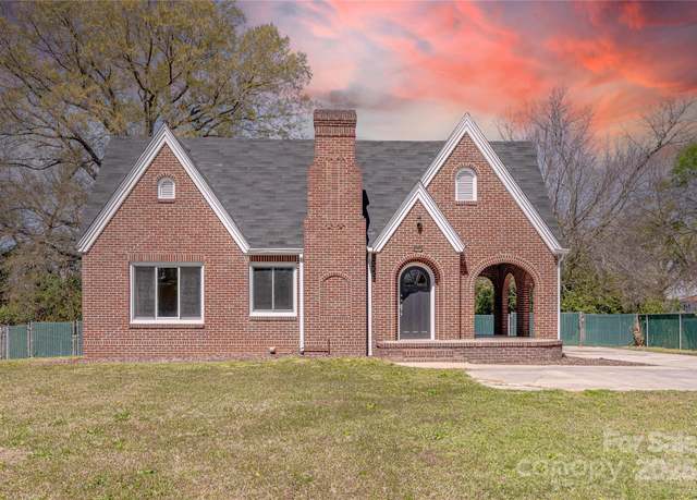 Property at 410 E Arch St, Lancaster, SC 29720, 3 beds, 2.5 baths