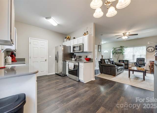 Property at 140 Reid Ln, Pineville, NC 28134, 2 beds, 2.5 baths
