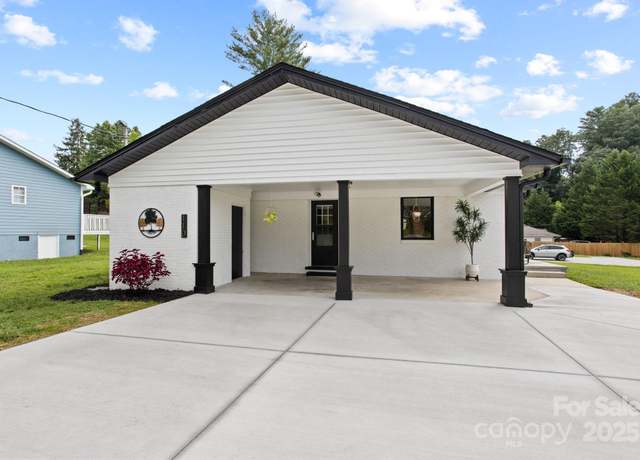 Property at 110 S Justice St, Hendersonville, NC 28739, 3 beds, 2 baths
