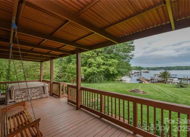 Property at 7942 Vista View Dr, Sherrills Ford, NC 28673, 3 beds, 2.5 baths