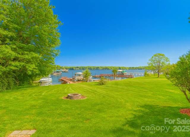 Property at 7942 Vista View Dr, Sherrills Ford, NC 28673, 3 beds, 2.5 baths