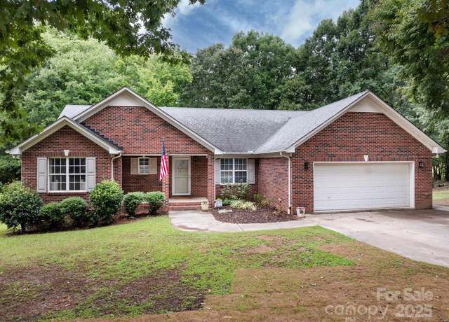 Property at 2212 Courtyard Ln, Monroe, NC 28112, 3 beds, 2 baths
