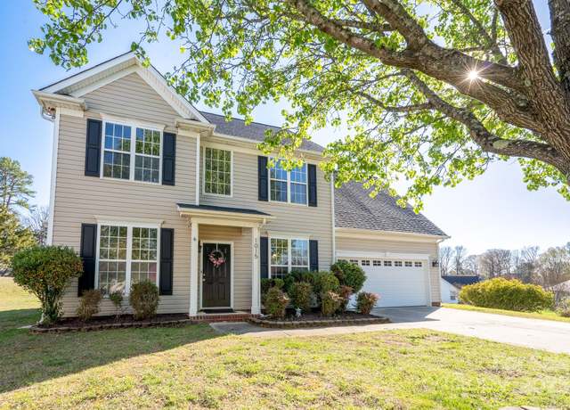 Property at 1015 Castle Rock Ct, Concord, NC 28025, 4 beds, 2.5 baths
